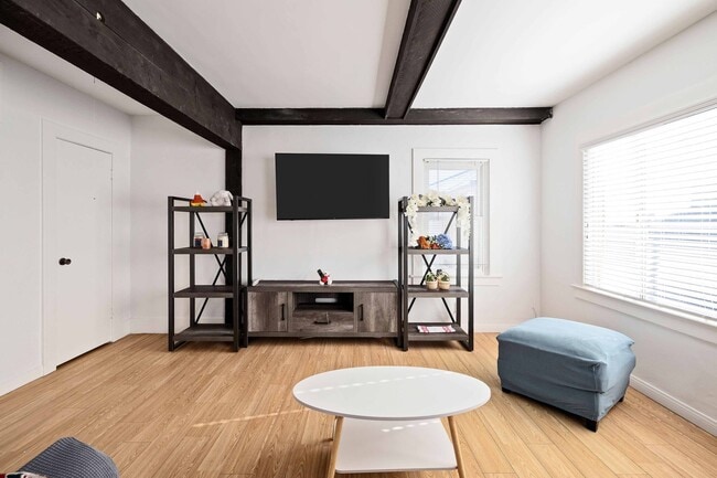 Building Photo - 1634 Bayview Dr