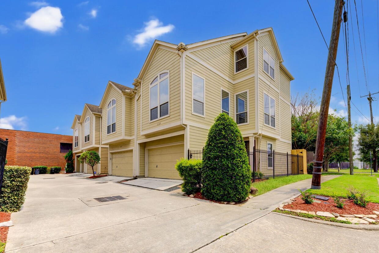 Primary Photo - Townhome in EADO!