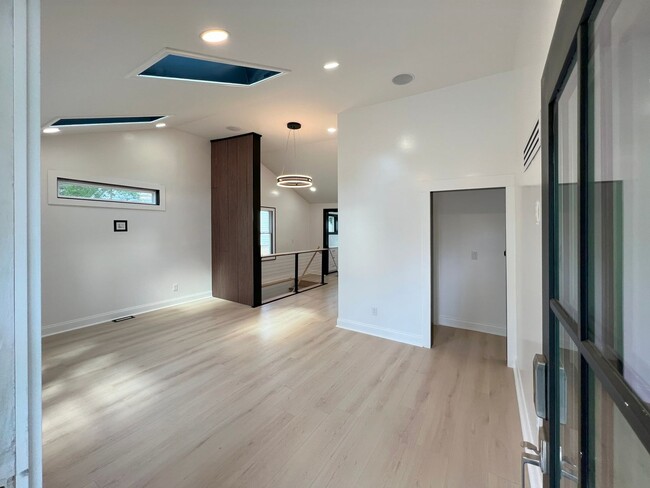 Building Photo - Step into modern luxury right here in Bloo...