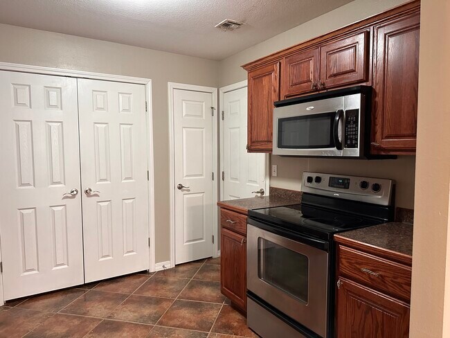 Foto del edificio - 2813 Neosho Heights Ave