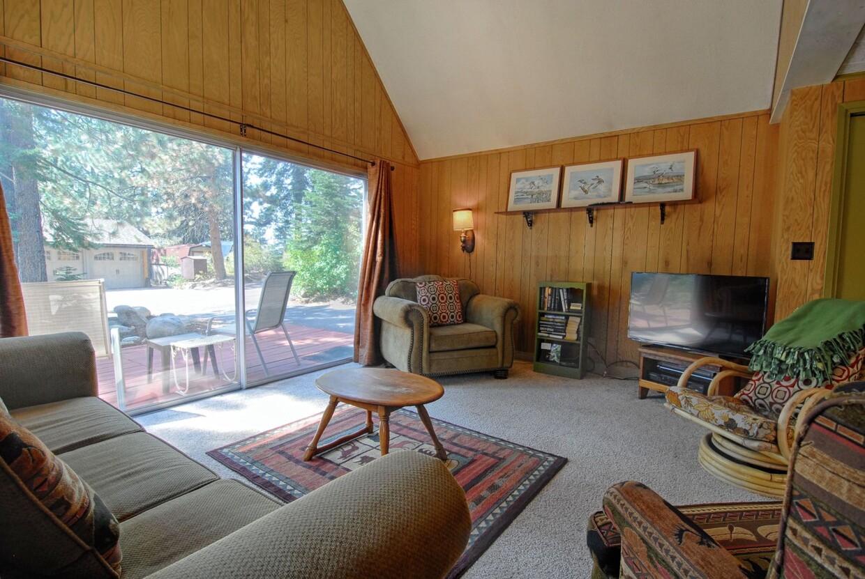 Primary Photo - SKI LEASE: Tahoe Vista, Sleep 2-5, Wood Stove