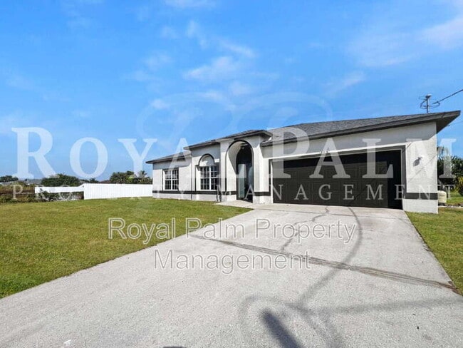 Building Photo - 906 Alfreda Ave