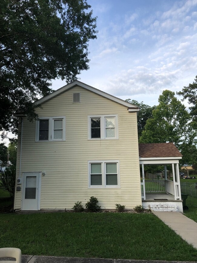 Building Photo - 130 Kenwood Ave
