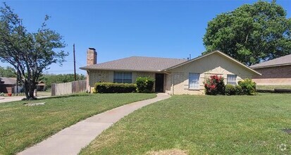Building Photo - 501 Highlands Dr