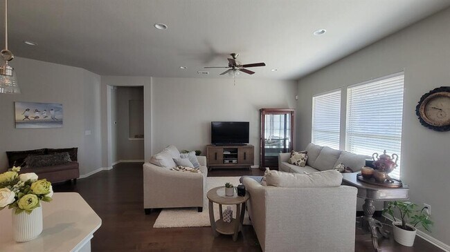 Foto del edificio - 724 Kingston Pl