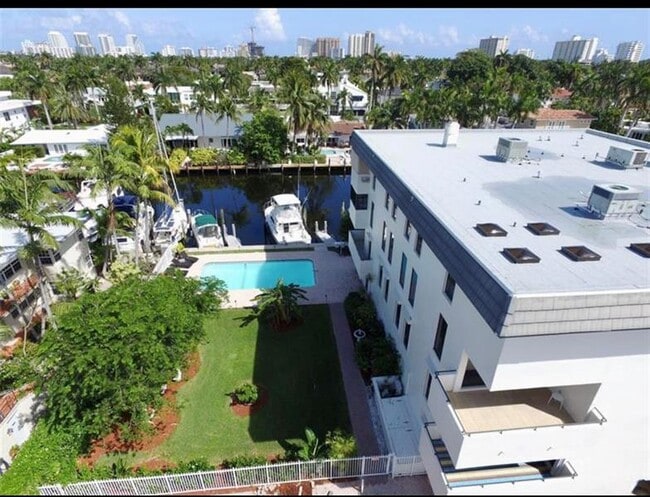 Building Photo - 76 Isle of Venice Dr
