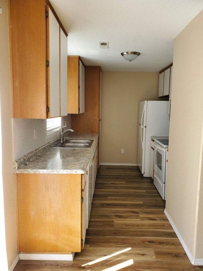 Foto del edificio - 18390 SE Pine St