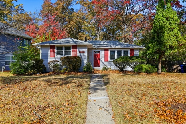 Photo - 3901 Lawrence Ave House