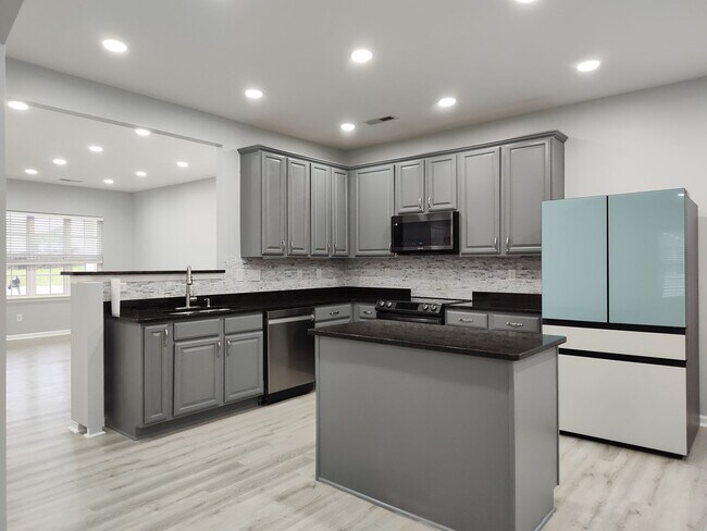 Foto del edificio - Move-in ready Home located in the Jones Br...