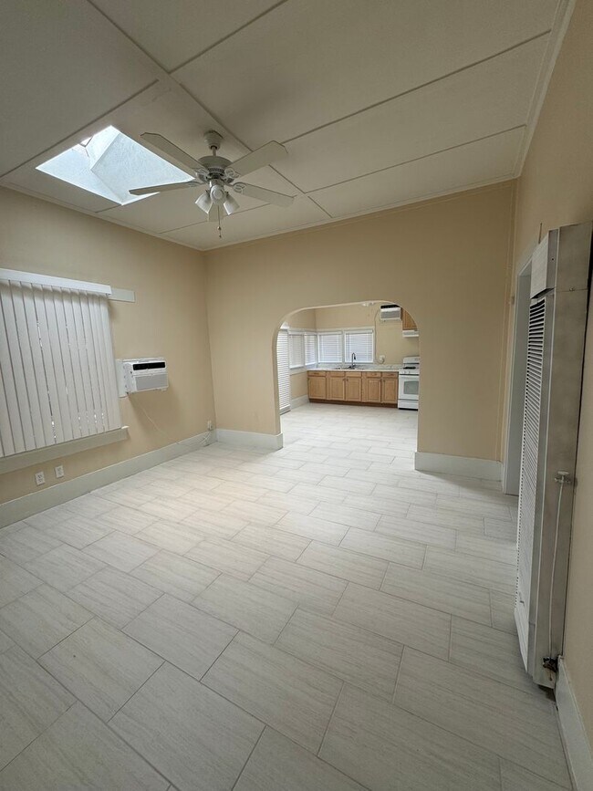 Foto del edificio - 122 1/2 N. Wilbur