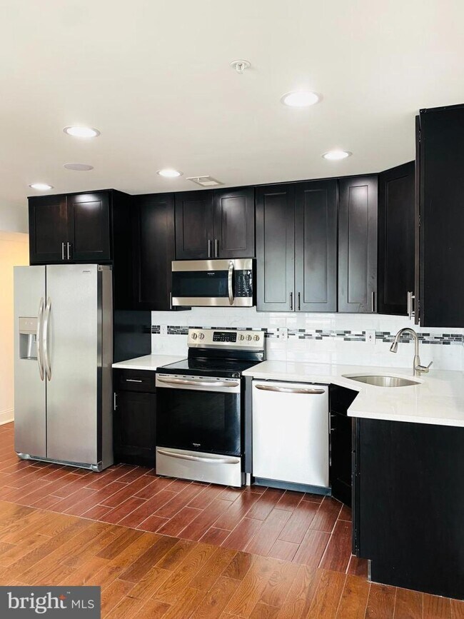 Building Photo - 2570 Frankford Ave