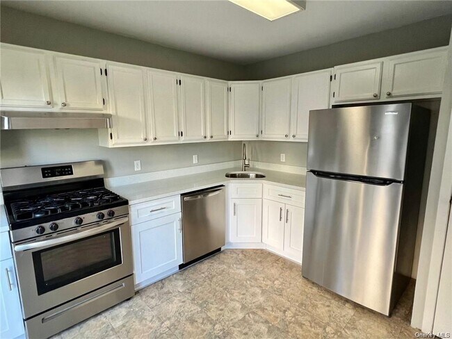 Foto del edificio - 1216 Whispering Hills Dr