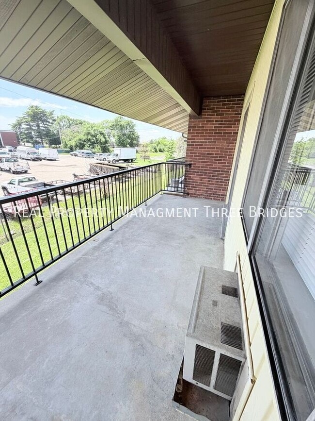 Building Photo - 7431 Hazelcrest Dr