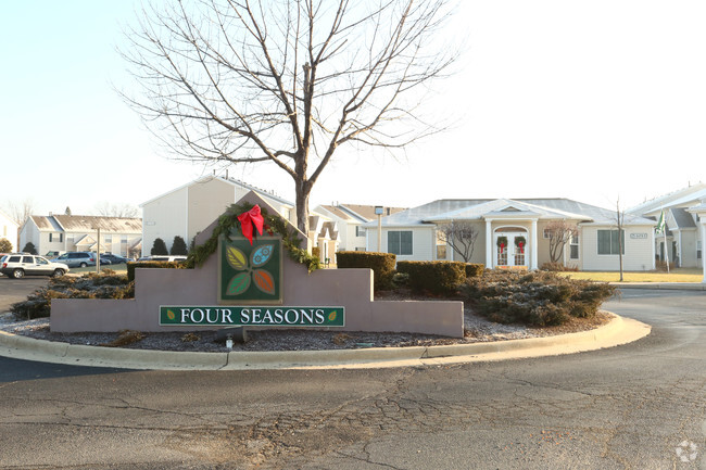 Building Photo - Four Seasons