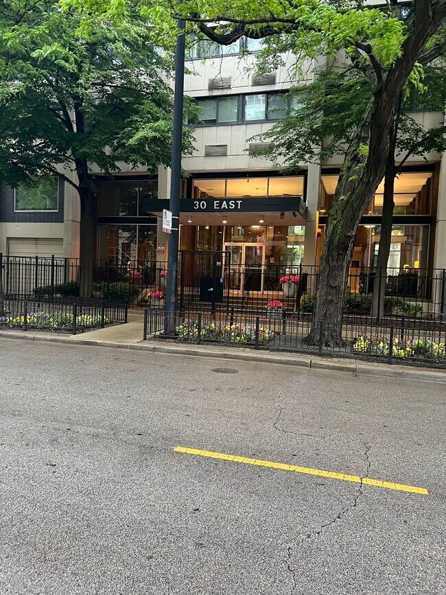 Building Photo - 30 E Division St