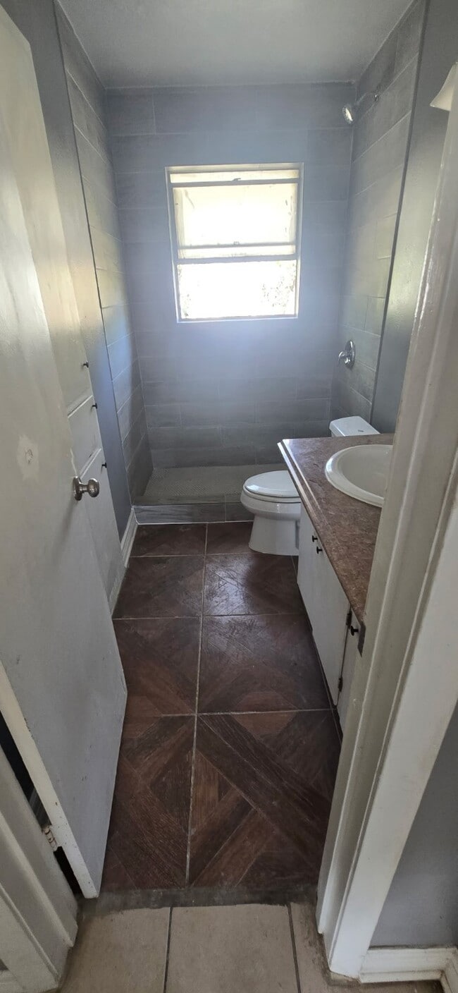 Building Photo - 2415 Southmore Blvd