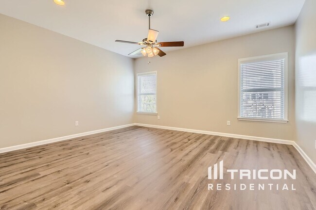 Foto del edificio - 4113 Roberts Crest Dr
