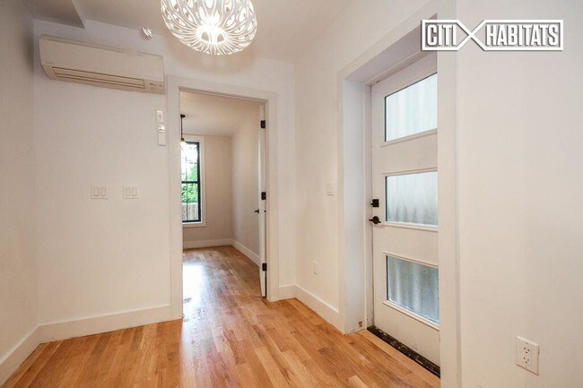 Building Photo - 336 Chauncey St