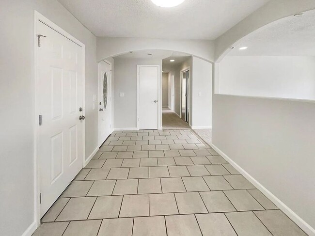 Foto del edificio - 5921 Hillsdale Blvd