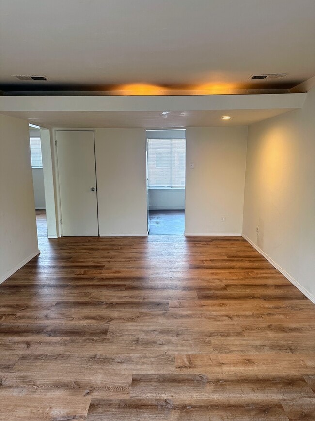 Building Photo - Courtyard Gardens Apartments