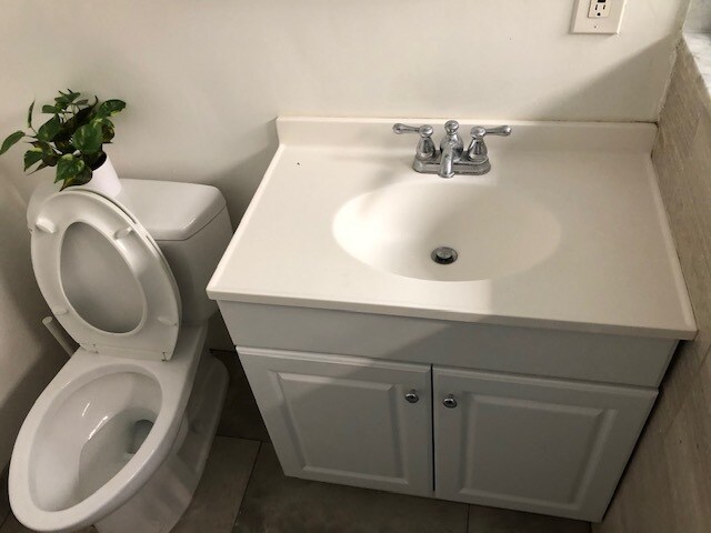 Bathroom - 11855 Weddington St