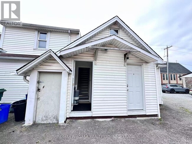 Building Photo - 5703-5703 Desson Ave
