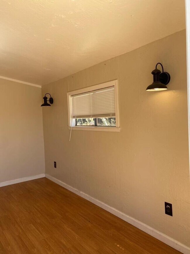 Building Photo - 10101 Viewpoint Ln