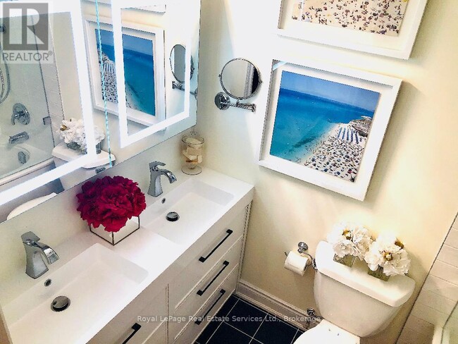 Photo du bâtiment - 2185 Marine Dr