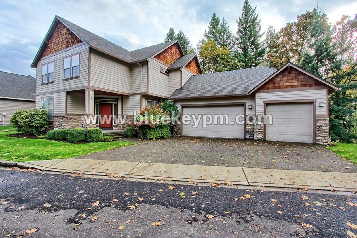 Foto principal - 5 Bedroom, 3.5 Bathrooms on a Culdesac, Wa...