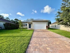 Building Photo - 675 NE Moss Rose Pl