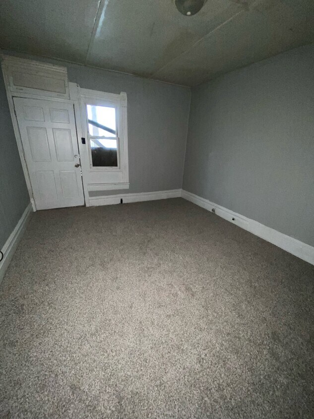 Foto del edificio - 305 E 18th St