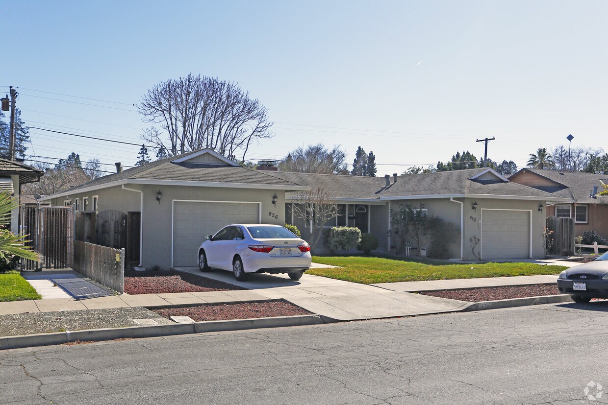 Building Photo - 928 Goodwin Ave
