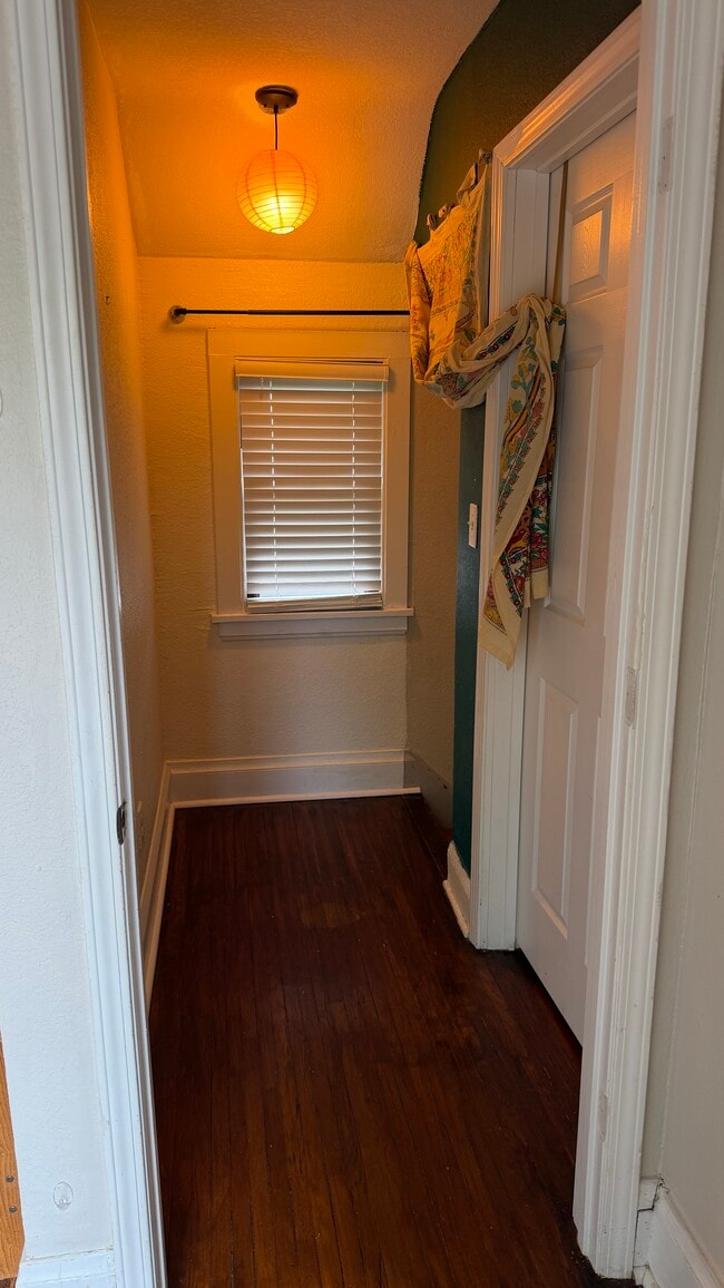 Hallway (about to go downstairs) - 625 Wheelock Pky W