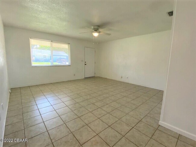 Building Photo - 2111 Oriole Ln