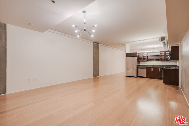 Foto del edificio - 1111 S Grand Ave