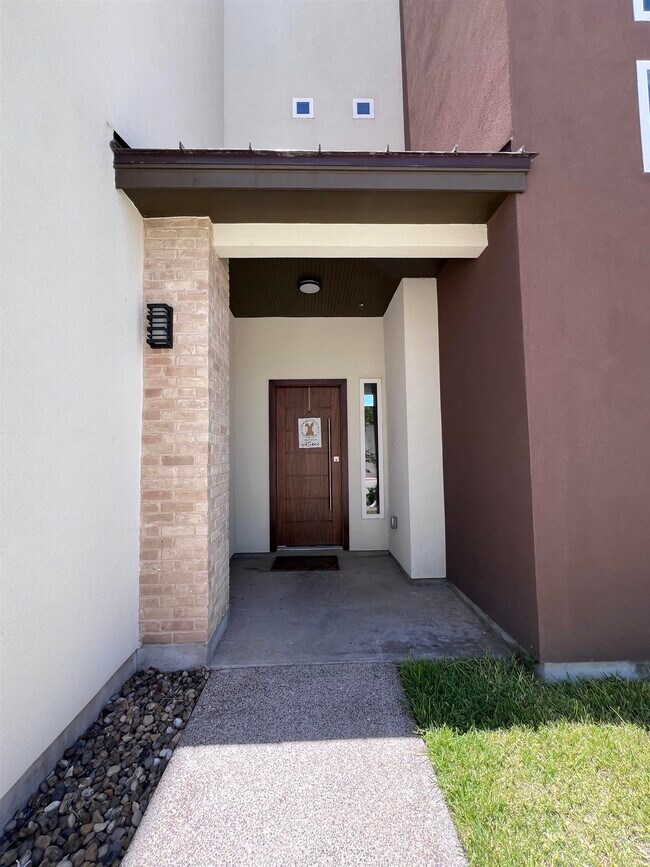 Foto del edificio - 9653 McPherson Rd