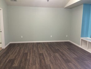 Building Photo - 504 S Battery Rd