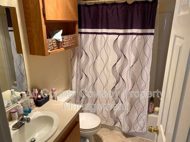 Foto del edificio - 1657 N 5th St