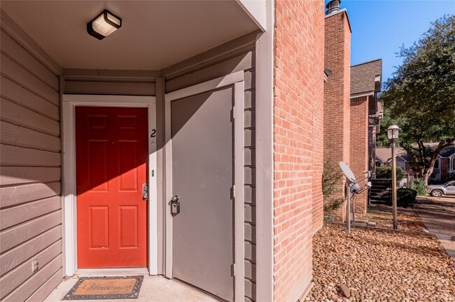 Building Photo - 2401 Sycamore Ave