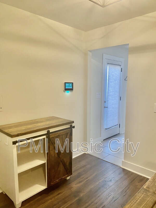 Foto del edificio - 2126B Burns St