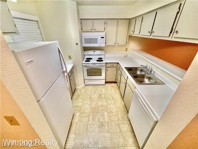 Building Photo - 2 br, 2 bath House - 2036 Mesquite Ln 303