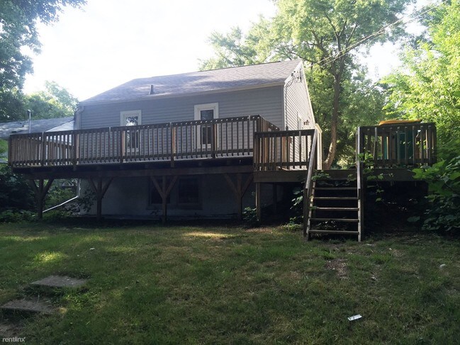 Building Photo - 286 Burr St