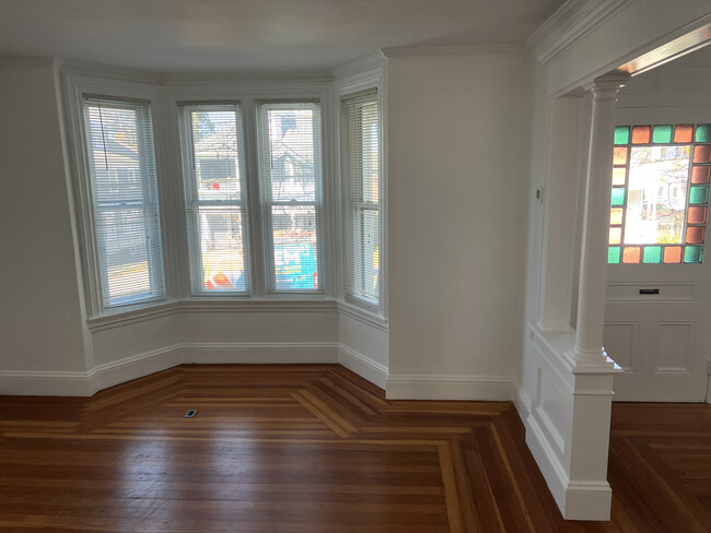 Building Photo - 67 Rochambeau Ave