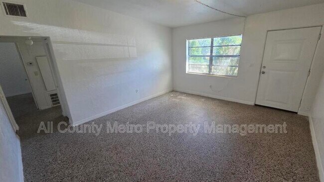 Foto del edificio - 1220 Linda Ln