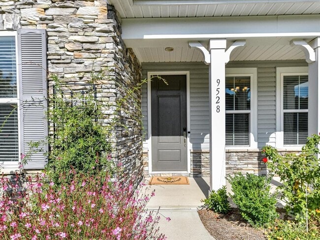 Foto del edificio - 9528 Horsebit Ln