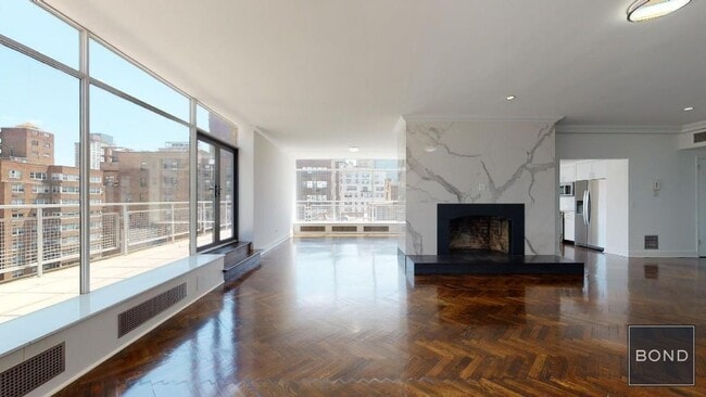 Building Photo - 219 E 69th St