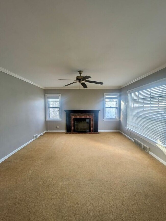 Foto del edificio - Charming Cape Cod Style Home