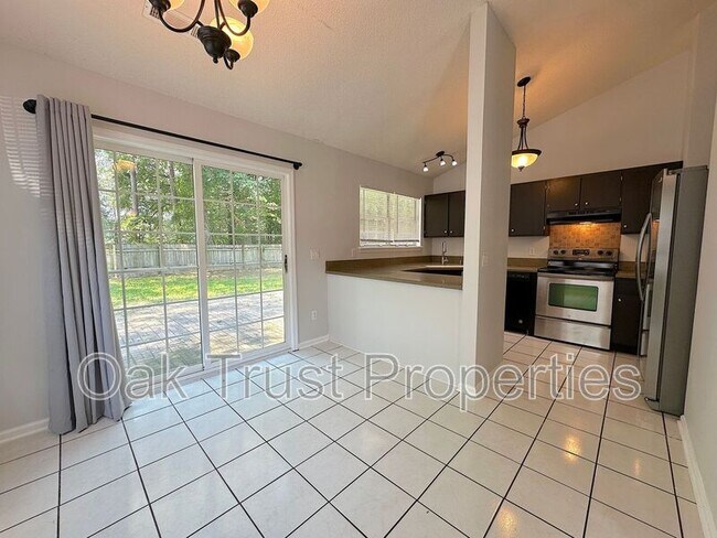 Building Photo - 104 St Benets Pl