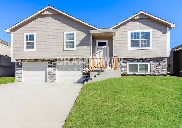 Primary Photo - COMING SOON! APPLY NOW! 4BED 3BATH