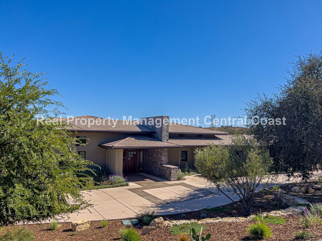 Primary Photo - AVAILABLE NOW - Fully Furnished Luxury Hom...